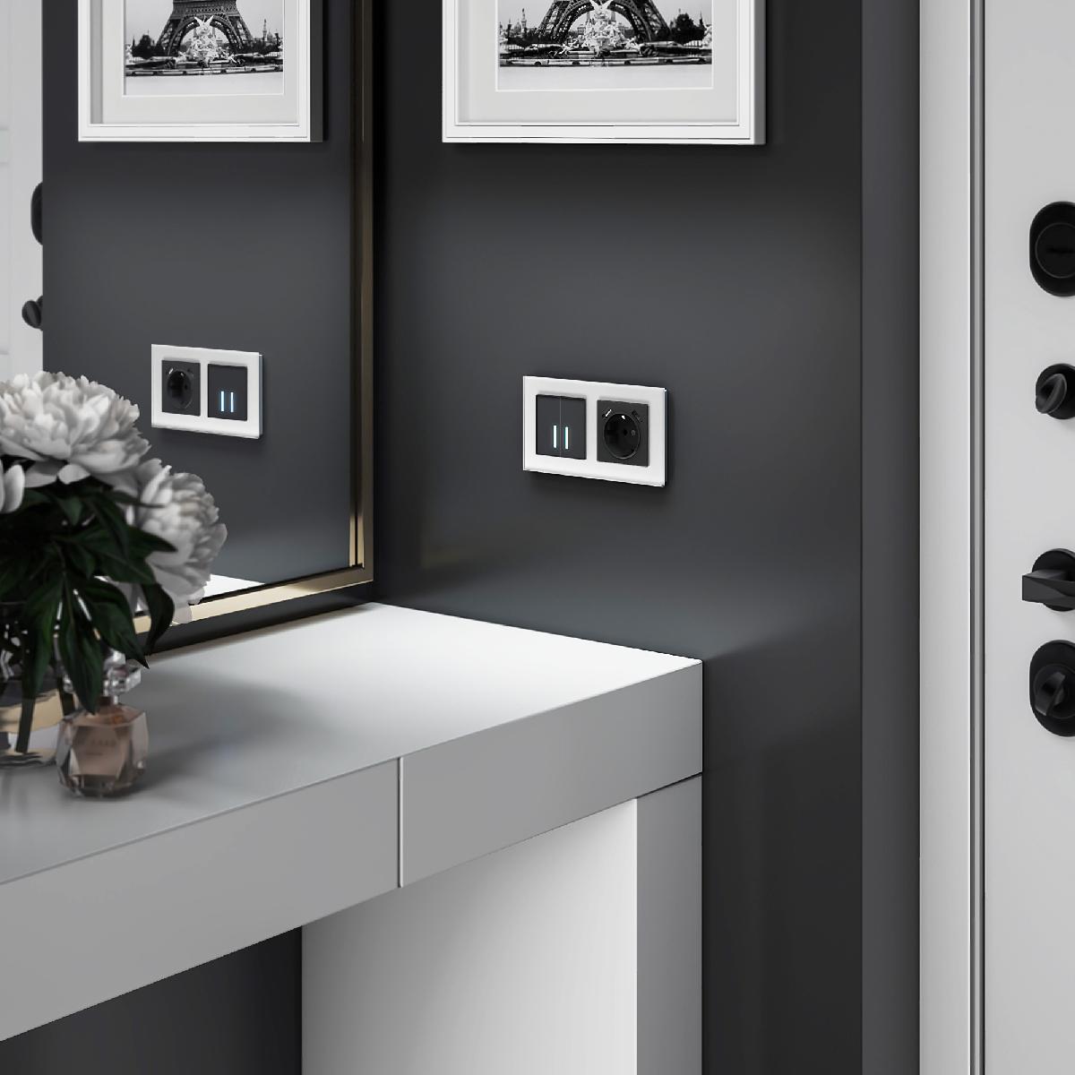 Рамка из стекла на 2 поста Favorit белый W0021101