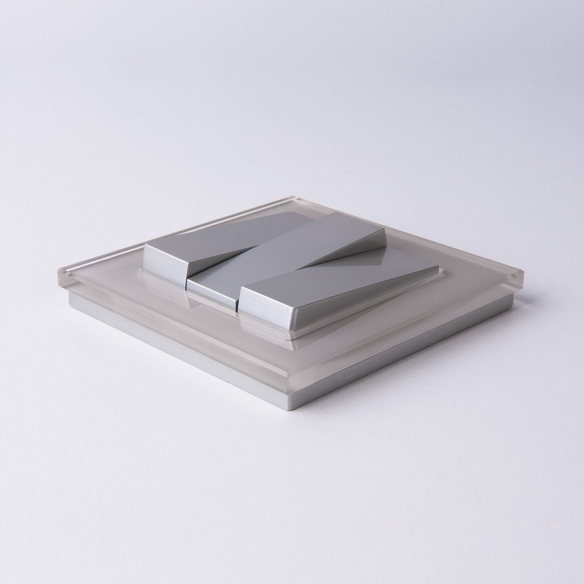 Рамка из стекла на 1 пост Favorit дымчатый W0011117